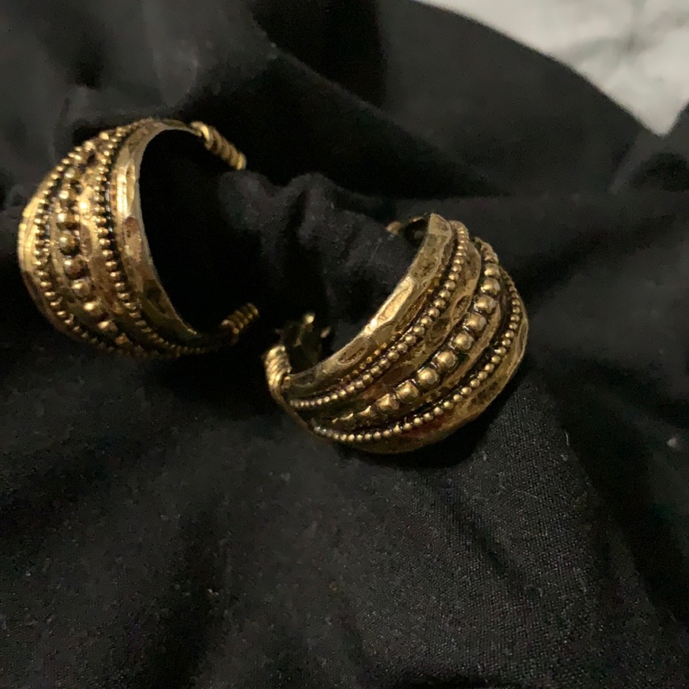 Vintage gold tone clip on earrings